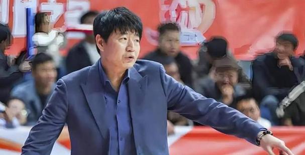 山东男篮锻炼于德豪都未能阻止新疆队惨败,邱彪面对老东家太狠了