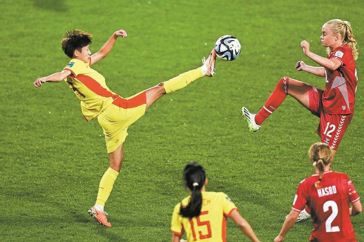 小伙子上来很敢打！冯傲半场13分钟7中4拿到11分3前场板1断1帽