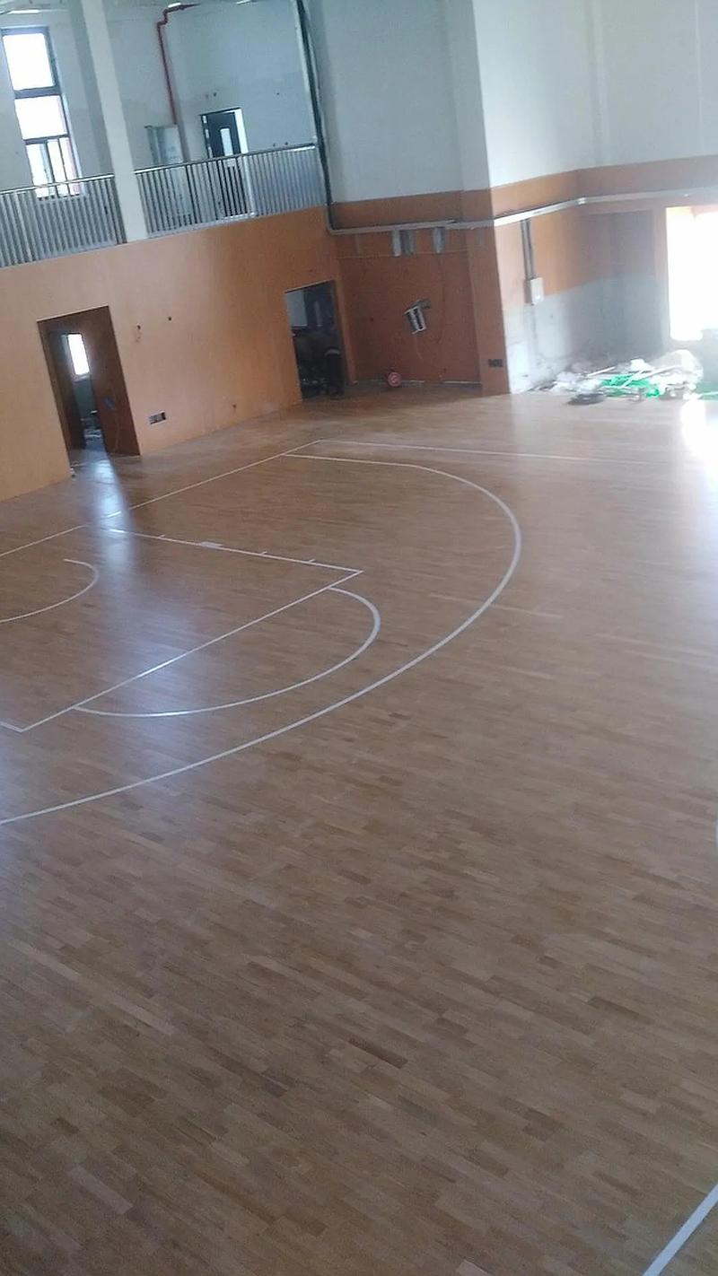 篮球木地板价格多少？篮球木地板是什么材质？
